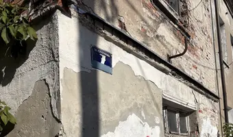 opuszczona kamienica przy tauron arenie