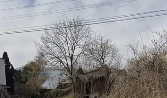 Dom z szopą