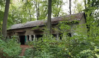 Budynki byłej jednostki przy j. Szmaragdowym