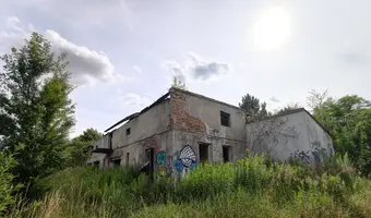 Duża opuszczona posesja
