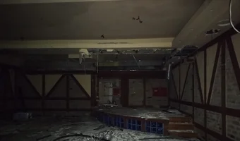 Pozostałości restauracji w sercu parku