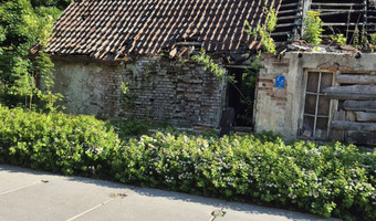 Stary dom z dokumentami