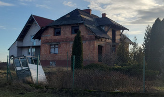 Opuszczony niedokończony dom