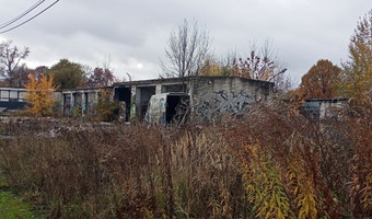 Ruiny i stary magazyn,