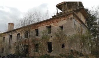 Opuszczony budynek kontroli lotów