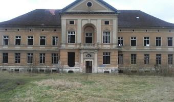 Neoklasycystyczny pałac rodziny von Zimdarsen,