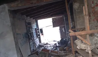 Dom z dwoma samochodami