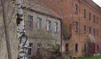 Opuszczony dom wraz z (fabryką-młynem?)