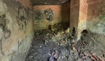 Ruiny domu i stodoła - photo 2/4
