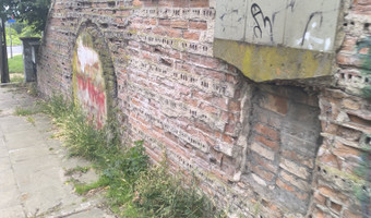 Opuszczona kamienica.