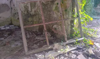 Opuszczone budynki bazy marynarki wojennej Katarina