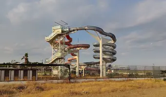 Opuszczony park wodny