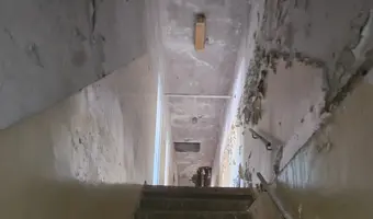 Opuszczony budynek przy torach
