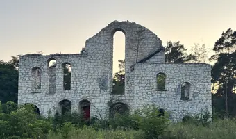 dom, Emów