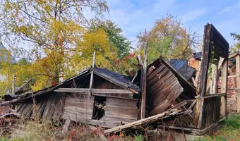 Ruiny domu i stodoły