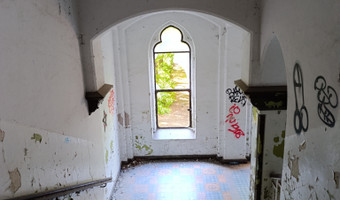 Neogotycki szpital z XIX wieku, Mokrzeszów,