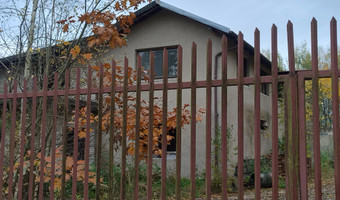 Opuszczony dom z wielką działką
