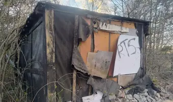 Opuszczony mały budynek - zdjęcie 3/3