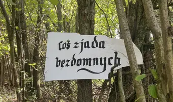 Opuszczony dom z działającym prądem.