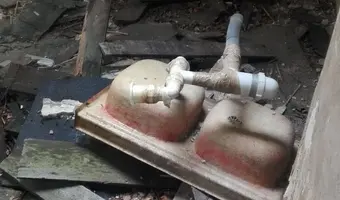 Opuszczona kamienica / dom. Przędzalniana 76/78.