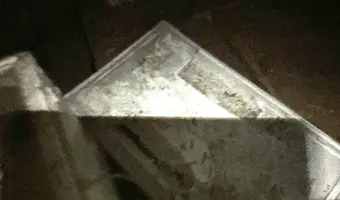 Kamienica z kupą wyposażenia