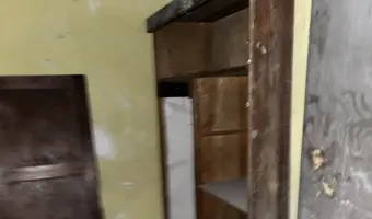 Dom obok warsztatu samochodowego
