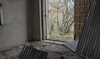 Opuszczony niedokończony dom - zdjęcie 4/4