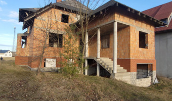 Opuszczony niedokończony dom