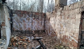 Spalony domek wojskowy