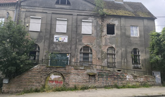 Opuszczona kamienica.