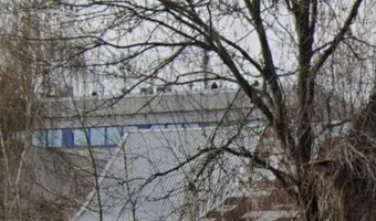 Dom z szopą