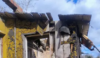 Opuszczony mały budynek w łodzi - zdjęcie 3/4