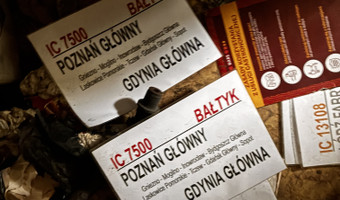 Opuszczona kotłownia z kominem,