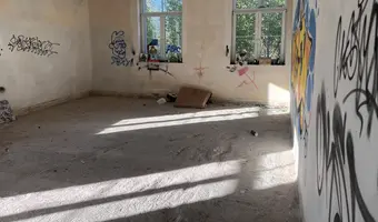 Opuszczony Motel / Koszary