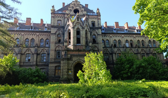 Neogotycki szpital z XIX wieku, Mokrzeszów,