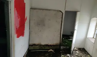 Opuszczony budynek po dawnej jednostce wojskowej
