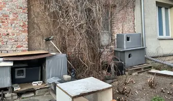Opuszczony domek lub budynek gospodarczy