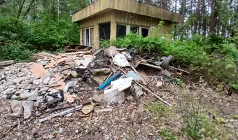 Stróżówka dawnego złomowiska samochodów - zdjęcie 3/4