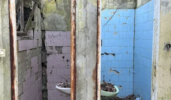 Opuszczony dom z basenem