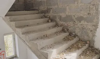 Opuszczony niedokończony dom