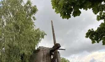 Przedwojenny opuszczony wiatrak