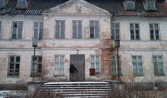 Opuszczony pałac w Bęsi,