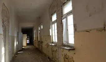 Opuszczona przychodnia wojskowa. - zdjęcie 3/4