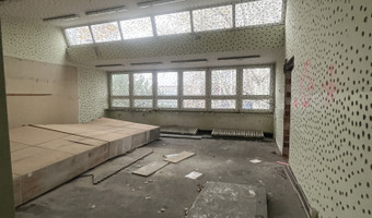 Była siedziba IX Liceum Ogólnokształcącego imienia Klementyny Hoffmanowej,