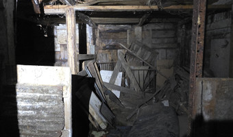 Małe opuszczone gospodarstwo,