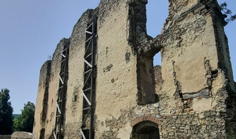Ruiny zamku w Bodzentynie,