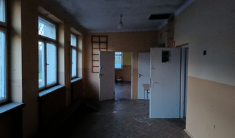 Opuszczona szkoła podstawowa - wylów