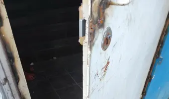 Opuszczona kamienica - zdjęcie 2/8