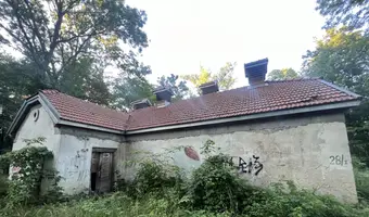 Elektrownia, spiżarnia i dworek