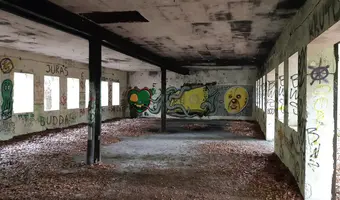 Budynki byłej jednostki przy j. Szmaragdowym